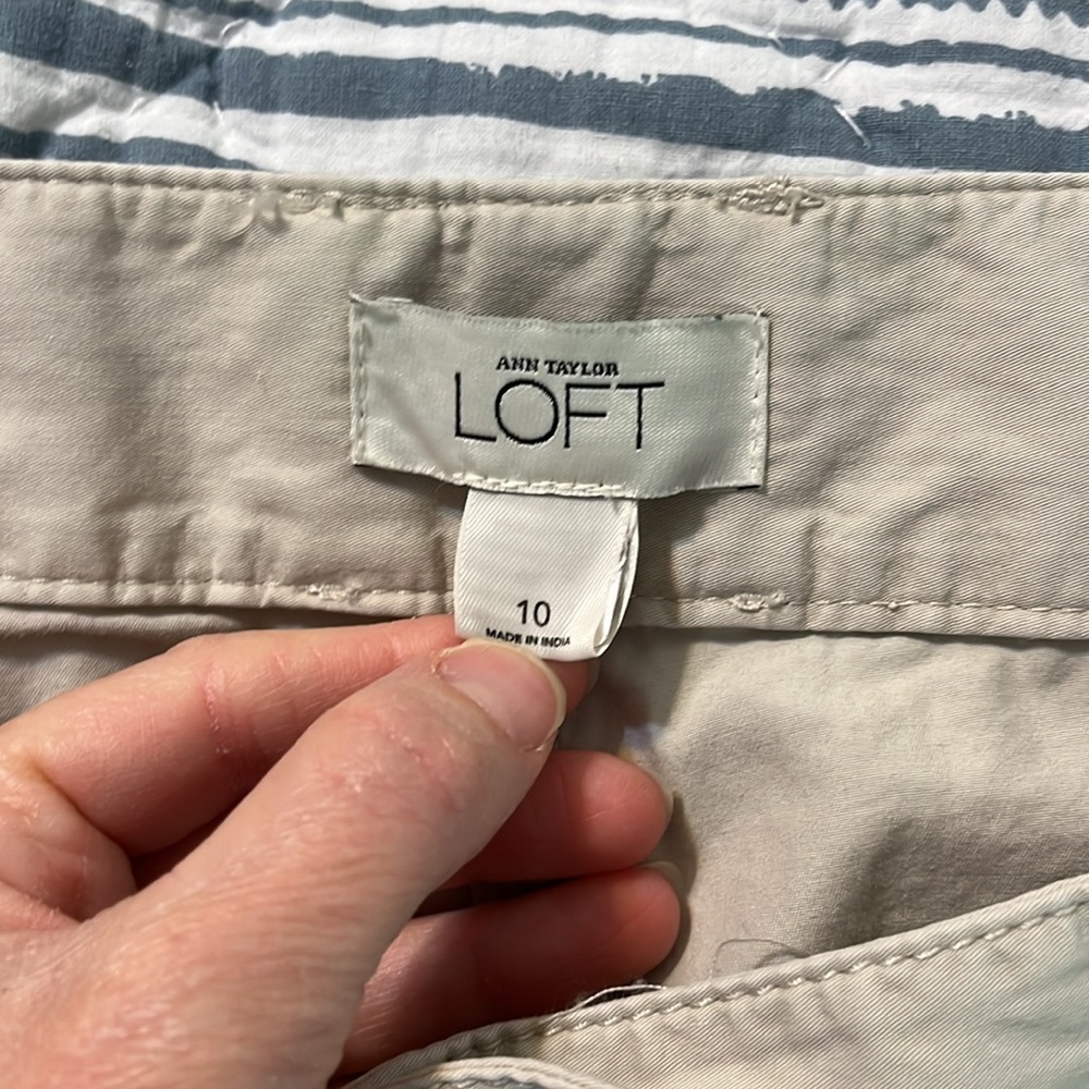 LOFT size 10 khaki cropped pants - Picture 3 of 6